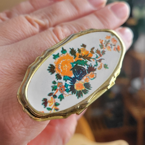 Jewelry - Vintage Oval Floral Compact Mirror Ring, Gold Tone, Adjustable, Statement Piece